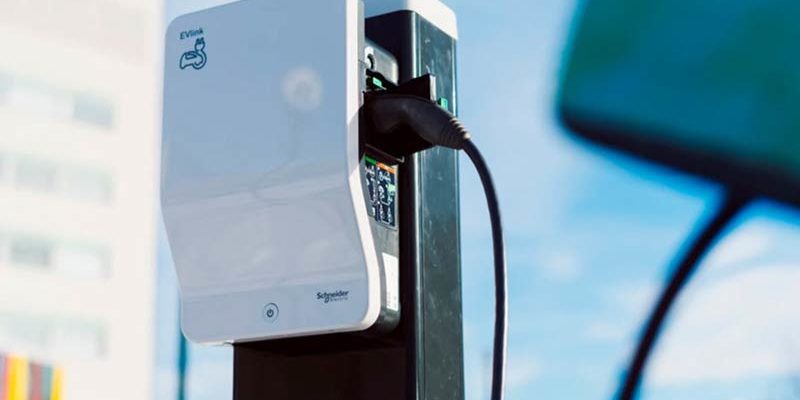 Schneider Electric y sus soluciones para carga de vehículos eléctricos según el usuario